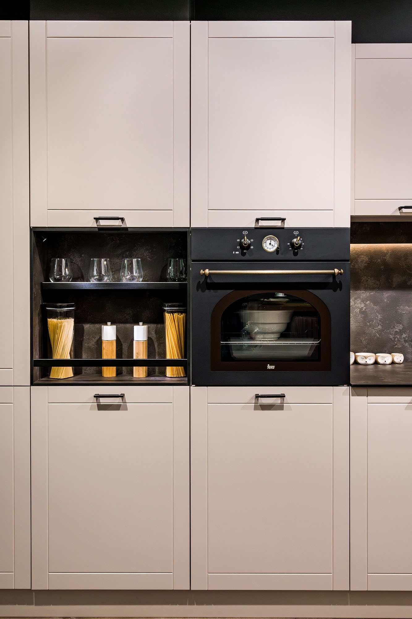 Bucătărie clasică de lux, la lichidare de stoc, cu reducere specială și preț avantajos