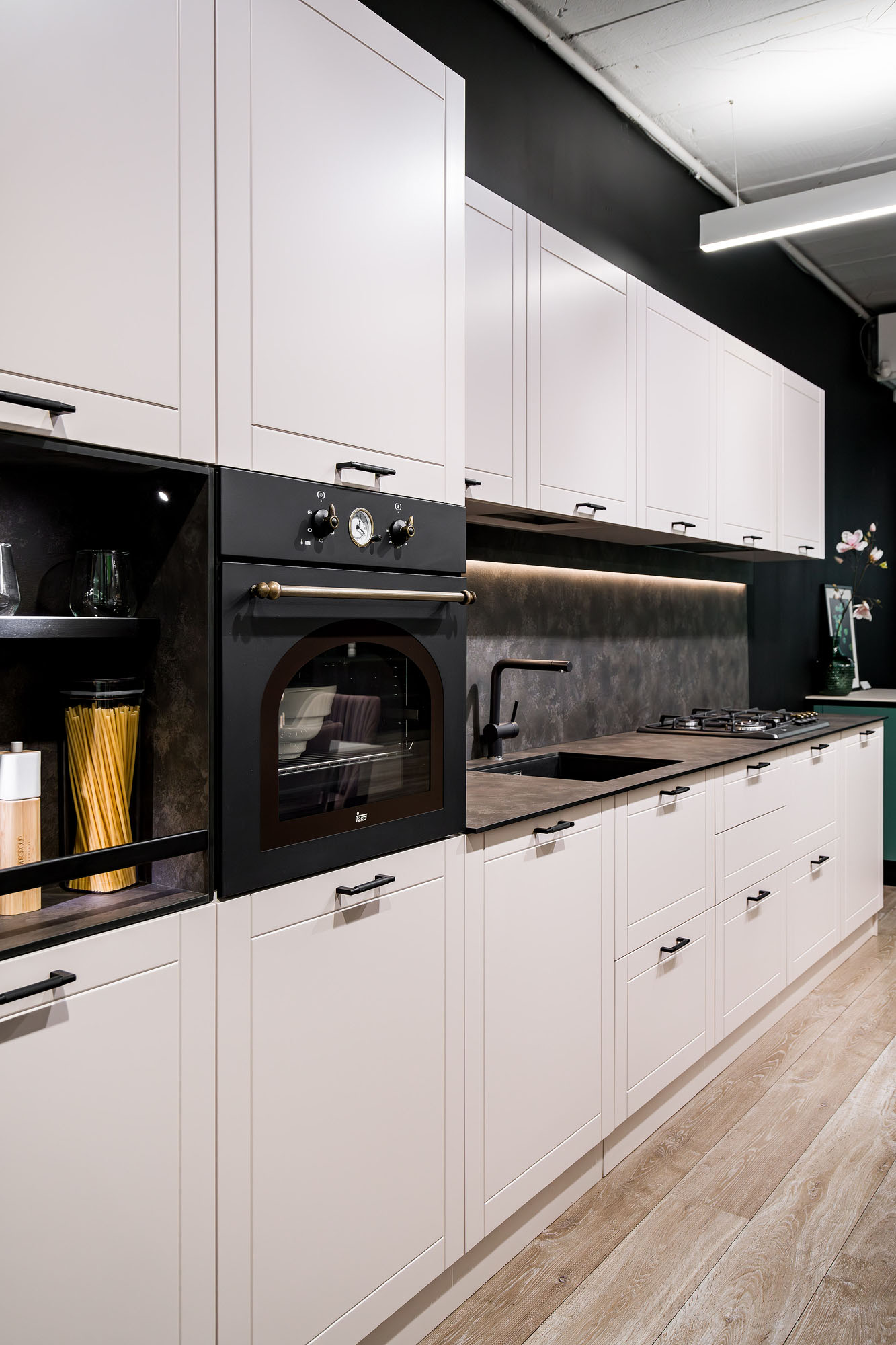 Bucătărie clasică de lux, la lichidare de stoc, cu reducere specială și preț avantajos