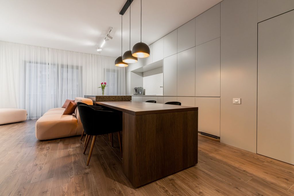Bucătărie Cu Design Curat, Blat Din Granit și Insulă Deschisă Spre Zona De Zi OPENSPACE